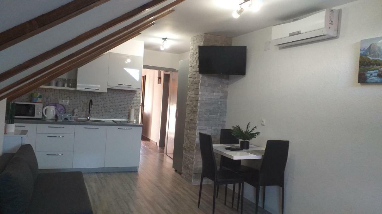 Studio Apartmani Patricia 스몰리야나크 외부 사진