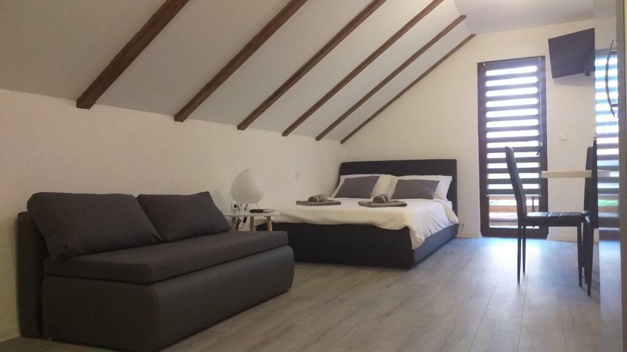 Studio Apartmani Patricia 스몰리야나크 외부 사진