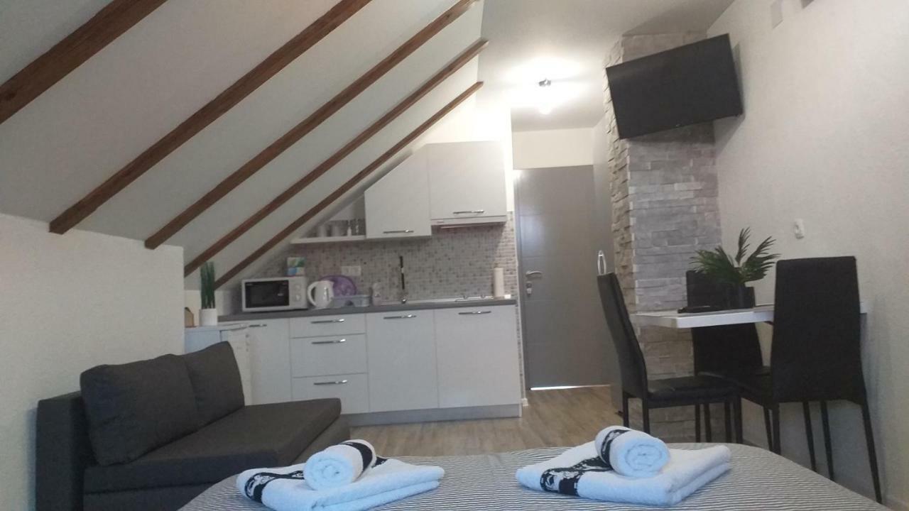 Studio Apartmani Patricia 스몰리야나크 외부 사진